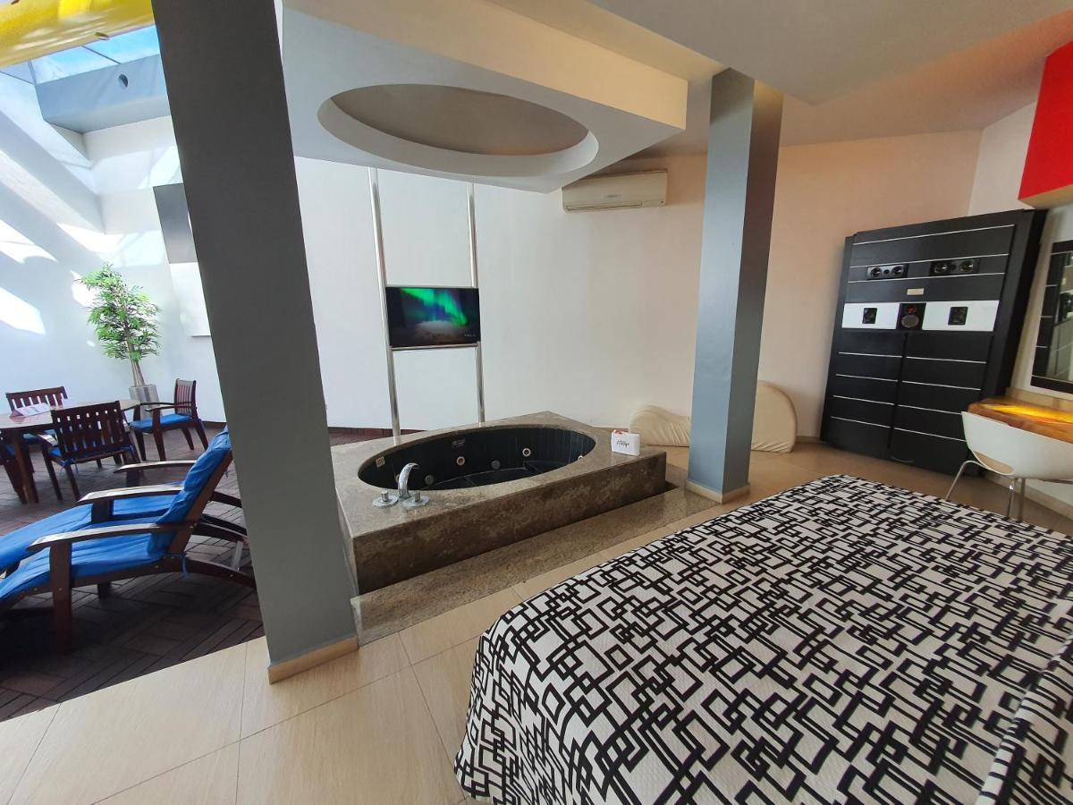 Hotel Alcampo Miranda エクステリア 写真